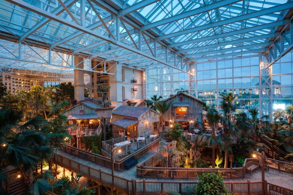 Gaylord Palms Resort & Convention Center – Under One Mammoth Glass Roof
